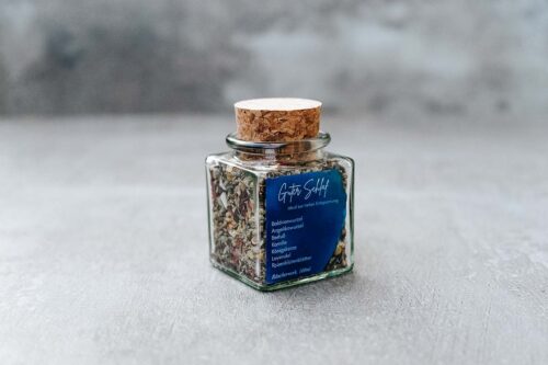 Räucherwerk, Guter Schlaf, Baldrianwurzel, Angelikawurzel, Beifuß, Kamillie, Königskerze, Lavendel, Rosenblütenblätter