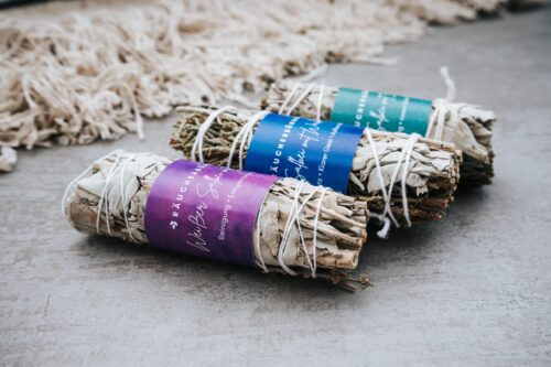 Räucherbündel Weißer Salbei, Wacholderspitzen, Zedernholz, Lavendel