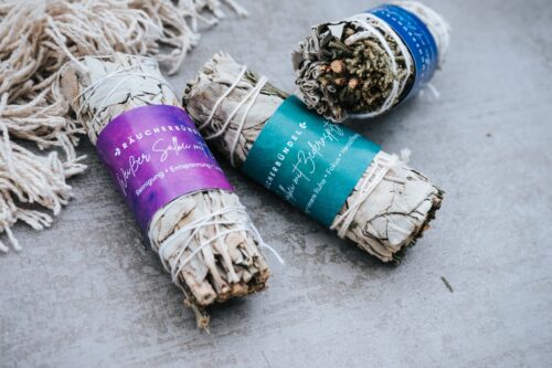 Räucherbündel Weißer Salbei, Wacholderspitzen, Zedernholz, Lavendel