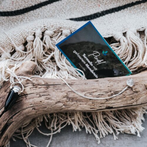 Turmalin-Pendel mit gefasstem Mondstein