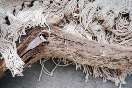 Rosenquarz-Pendel mit Halbedelstein