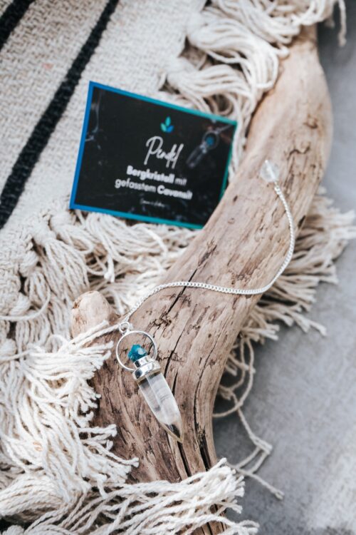 Bergkristall-Pendel mit gefasstem Cavansit