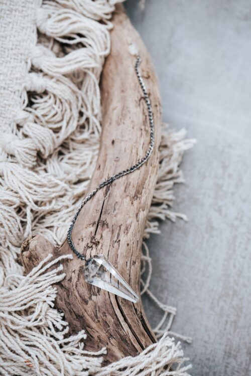 Bergkristall-Pendel mit facettierter Spitze