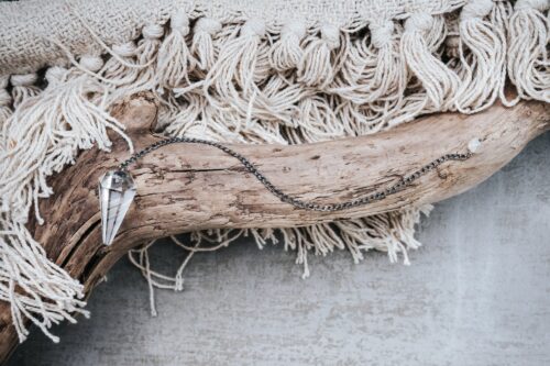 Bergkristall-Pendel mit facettierter Spitze