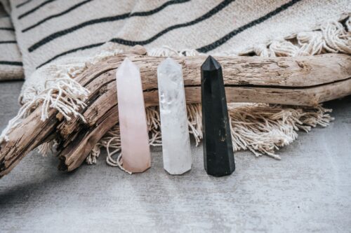 Rosenquarz, Bergkristall, Schwarzer Turmalin Obelisk