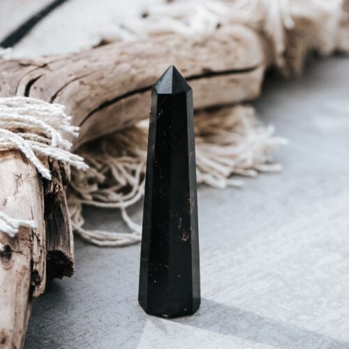 Schwarzer Turmalin Obelisk
